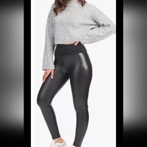 NWOT Assets by Spanx Women's All Over Faux Leather Leggings sz Medium
